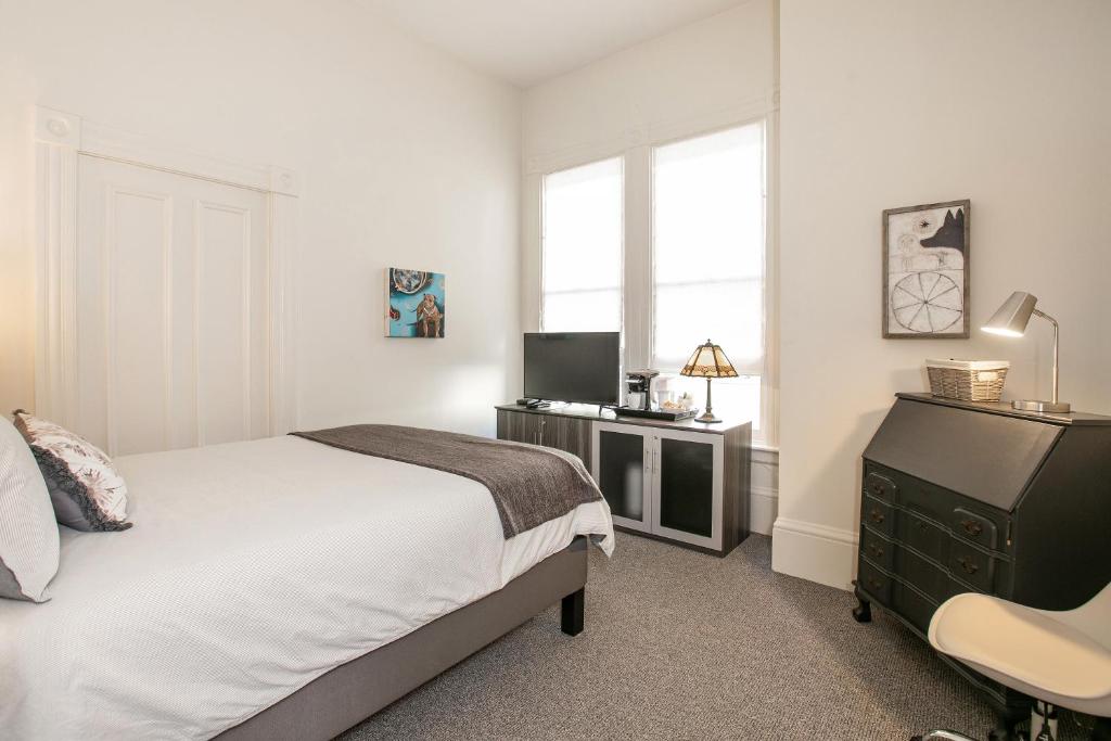 Pacific Heights Victorian Bedroom and Bathroom