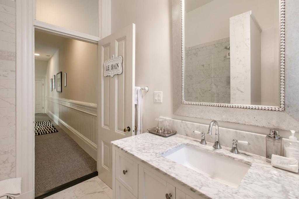 Pacific Heights Victorian Bedroom and Bathroom