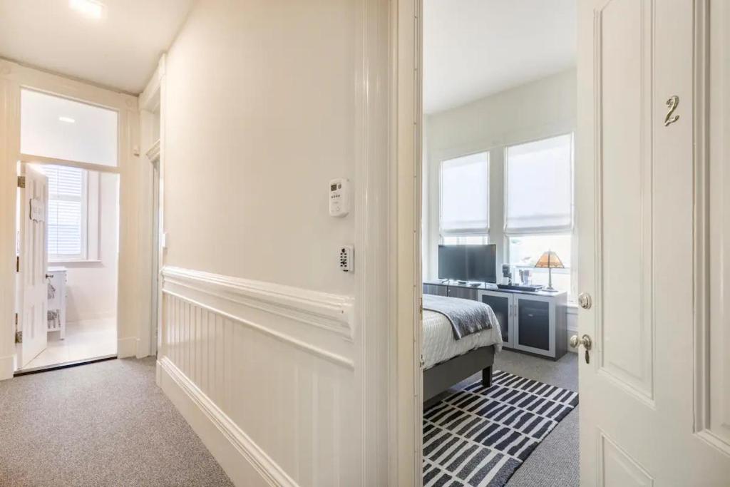 Pacific Heights Victorian Bedroom and Bathroom